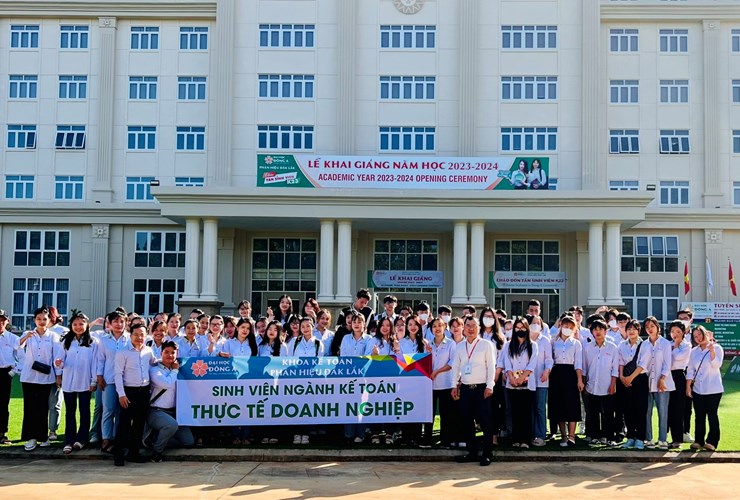  Trải nghiệm thực tế của sinh viên ngành Kế toán - ĐH Đông Á - Phân hiệu Đăk Lăk tại MOBIFONE